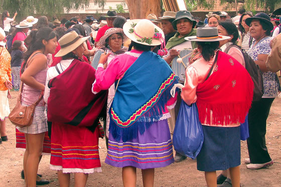 Entre albahaca y coplas el Norte celebra el Jueves de Comadres